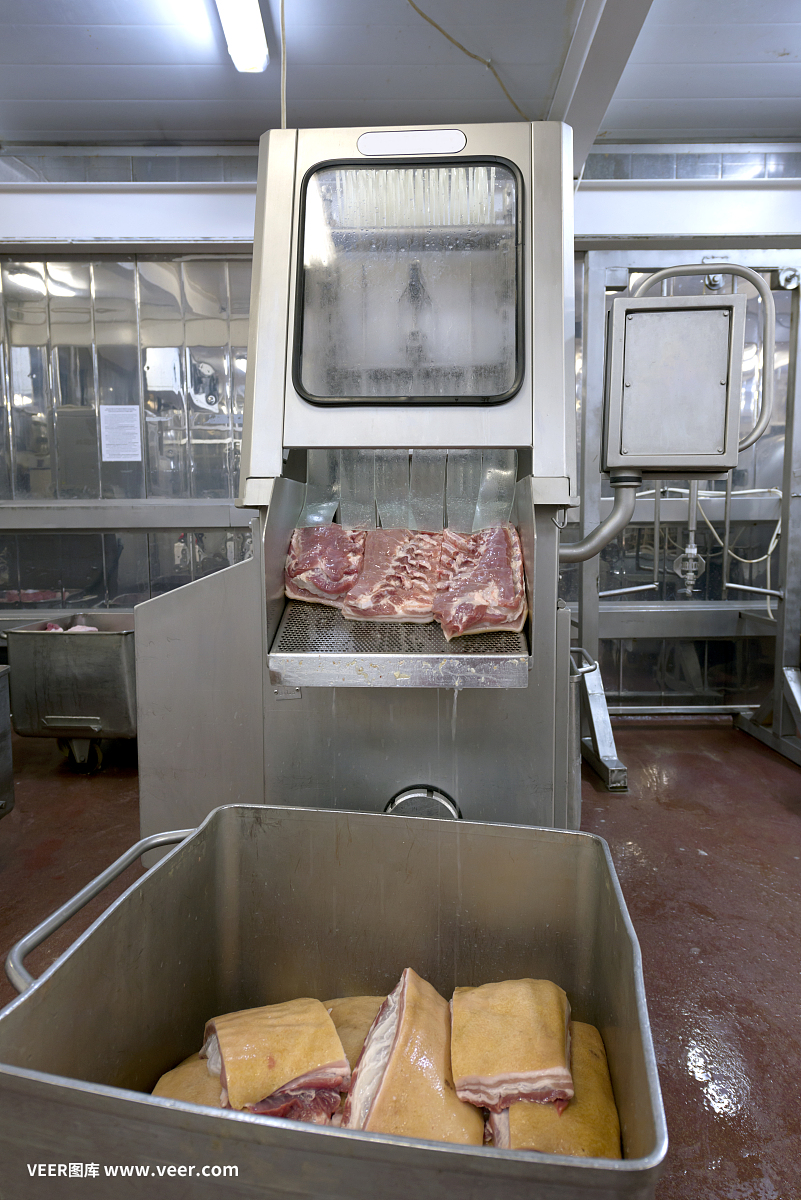 食品工廠的生產線。肉類產品的準備。